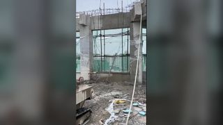 Máy cưa dây bánh xích tự hành