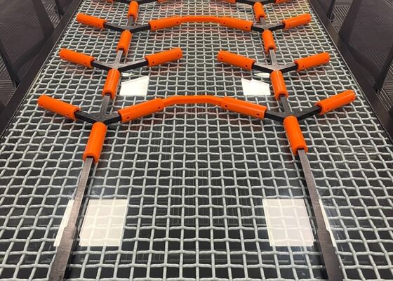 Self Cleaning Screen Declogging Rods for Wet Materials