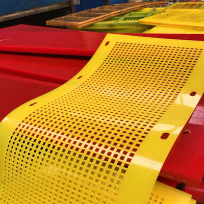 Tấm lưới polyurethane chống trượt rộng 1m, độ cứng 45 Shore dùng cho xử lý bùn dính