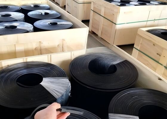 Urethane conveyor skirting Beveled Edge 65A độ cứng Hệ thống xử lý vật liệu lớn