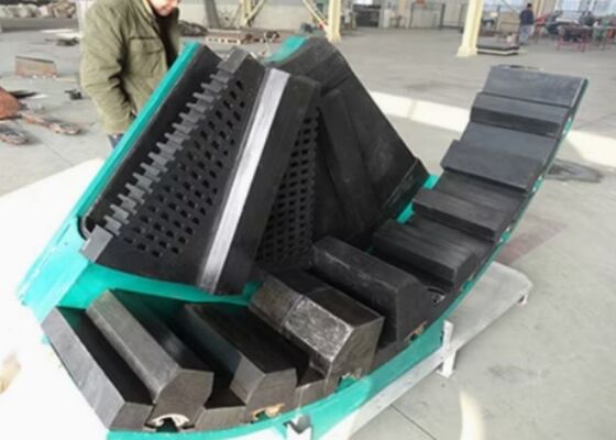 Lớp lót máy cao su có khả năng chống va chạm tuyệt vời Khả năng chống mài mòn cao cho tuổi thọ hoạt động lâu trong nghiền quặng
