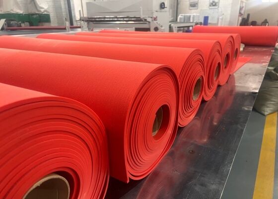 Tấm lót cao su tự nhiên chống mài mòn cao, tấm cao su chống mài mòn có độ cứng 80 Shore A và lắp đặt bằng bu lông
